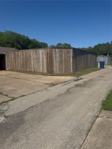 2718 Branch Oaks Drive, Garland, TX 75043