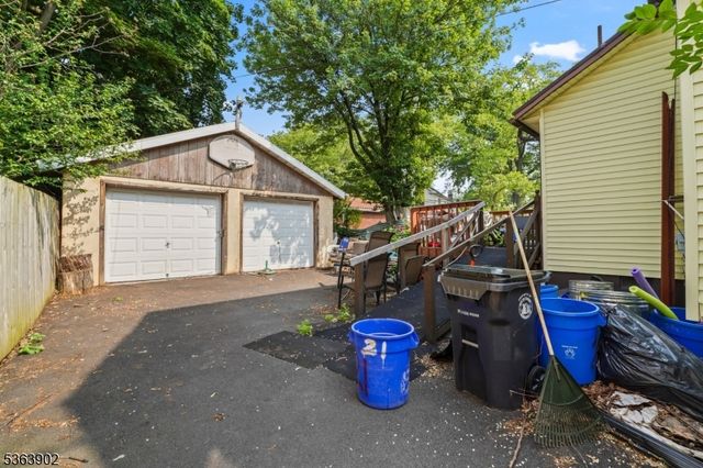 21 Eastern Pkwy, Newark City, NJ 07106