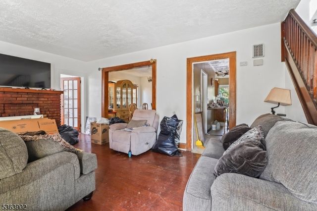 21 Eastern Pkwy, Newark City, NJ 07106