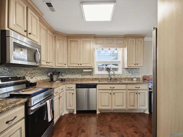 104 Ivy Darlene Drive, New Market, AL 35761