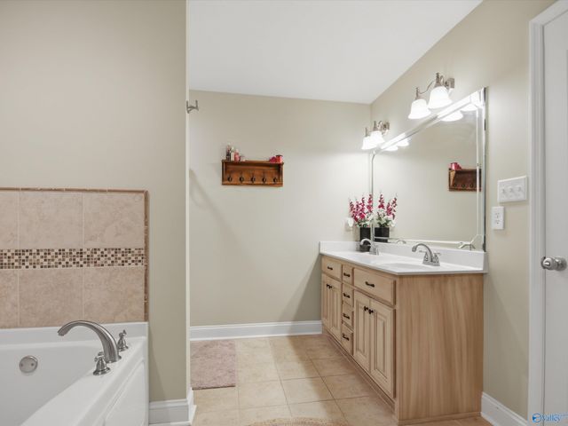 104 Ivy Darlene Drive, New Market, AL 35761