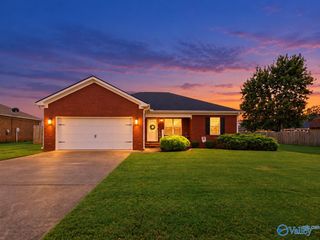 104 Ivy Darlene Drive, New Market, AL 35761