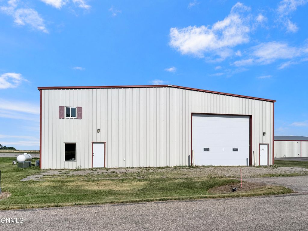 305 Airport Road, Carrington, ND 58421 photo 3