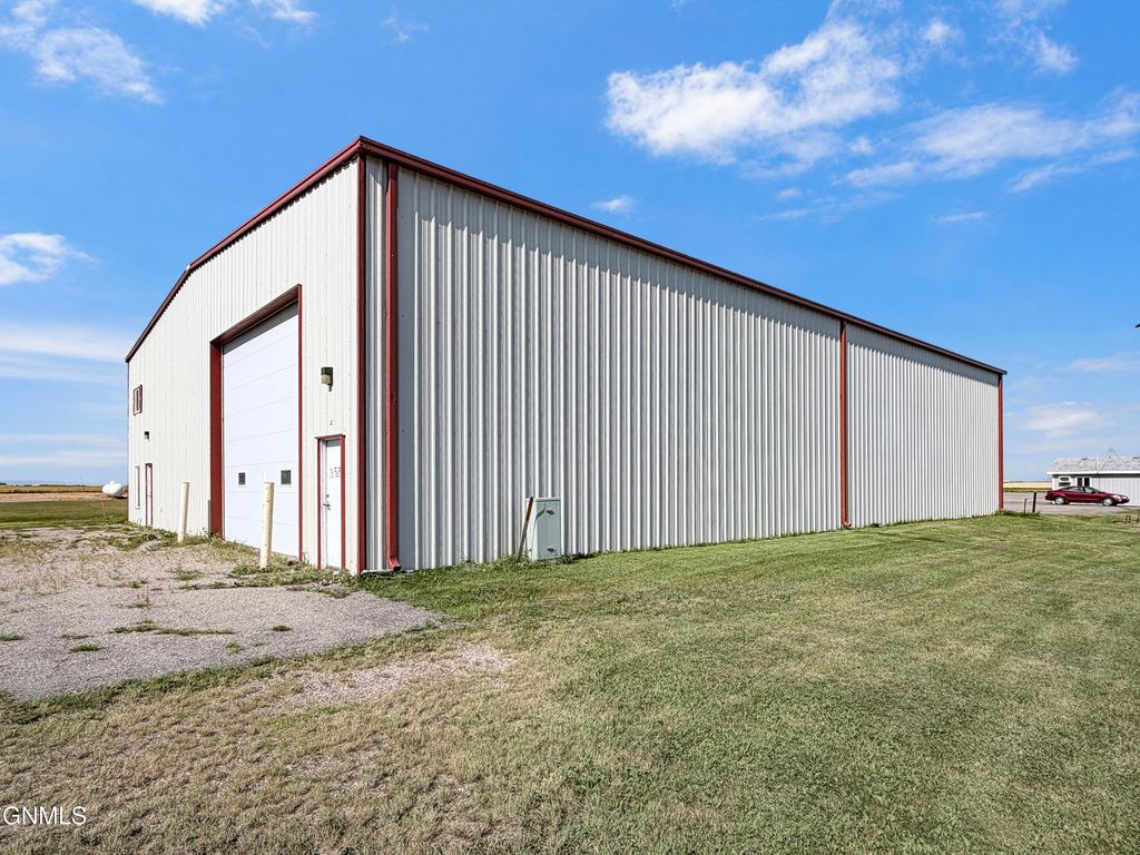 305 Airport Road, Carrington, ND 58421 photo 4