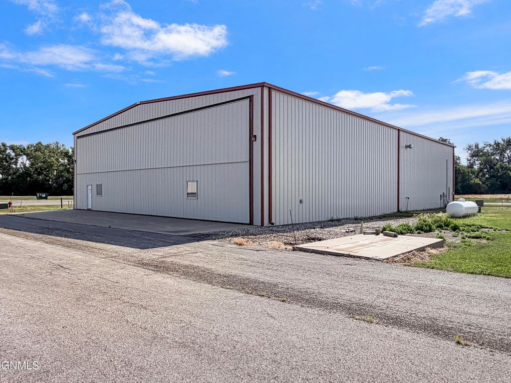 305 Airport Road, Carrington, ND 58421 photo 5