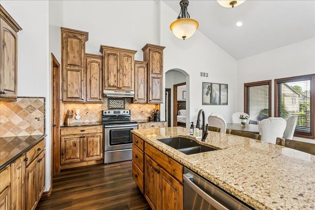 1315 S City View Cir, Wichita, KS 67235
