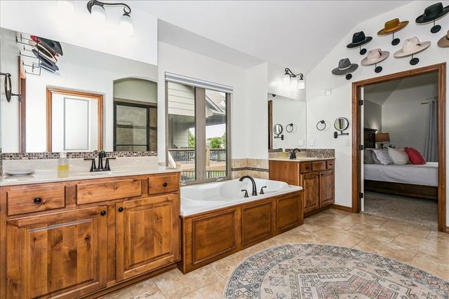 1315 S City View Cir, Wichita, KS 67235