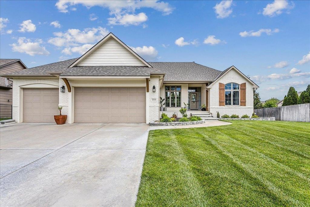 1315 S City View Cir, Wichita, KS 67235