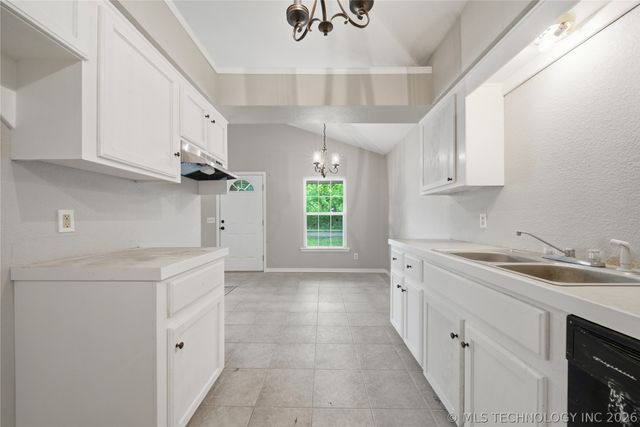 503 Quail Lake Drive, Henryetta, OK 74437
