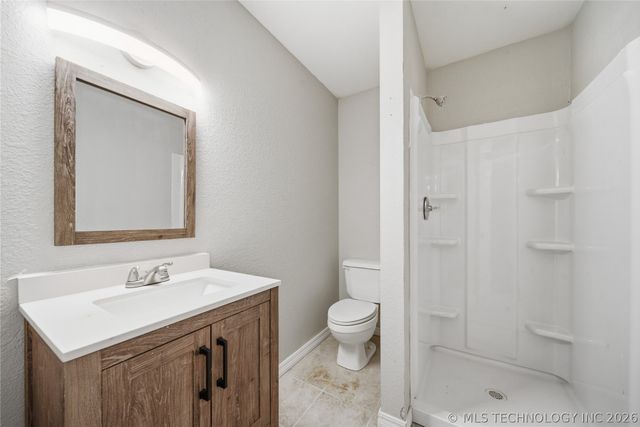 503 Quail Lake Drive, Henryetta, OK 74437