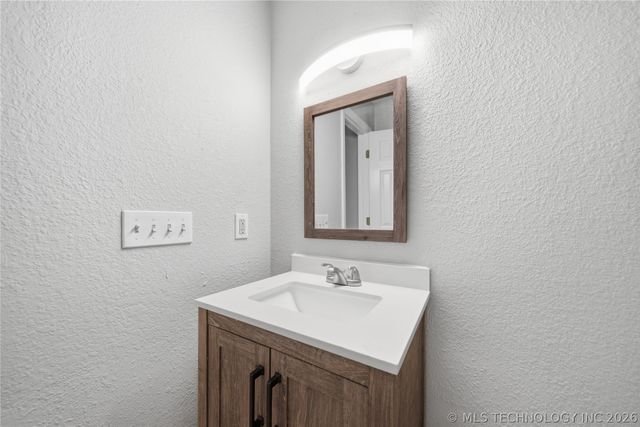 503 Quail Lake Drive, Henryetta, OK 74437
