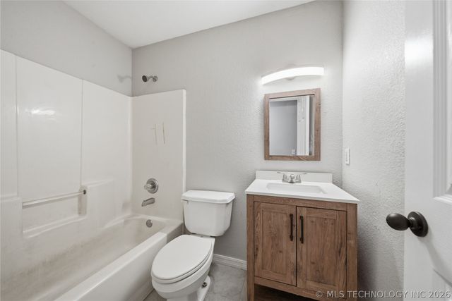 503 Quail Lake Drive, Henryetta, OK 74437