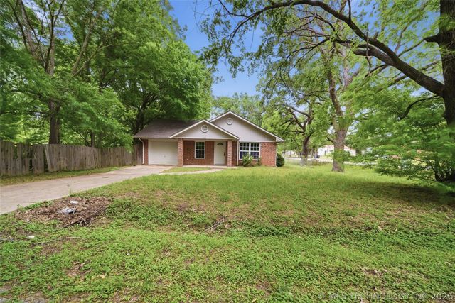 503 Quail Lake Drive, Henryetta, OK 74437