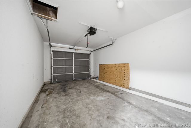 503 Quail Lake Drive, Henryetta, OK 74437