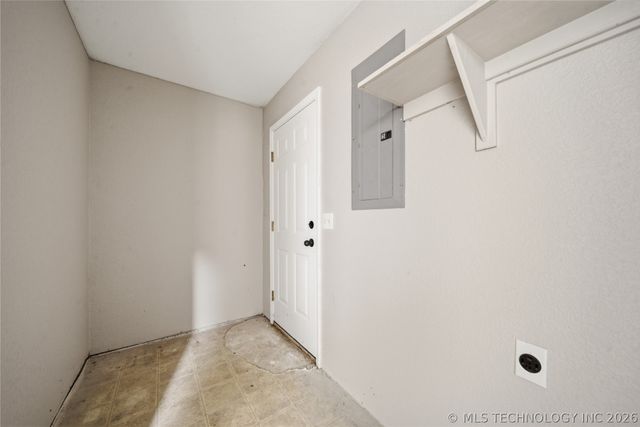 503 Quail Lake Drive, Henryetta, OK 74437