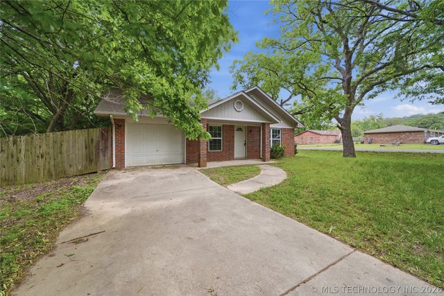 503 Quail Lake Drive, Henryetta, OK 74437