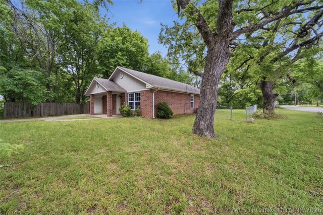 503 Quail Lake Drive, Henryetta, OK 74437