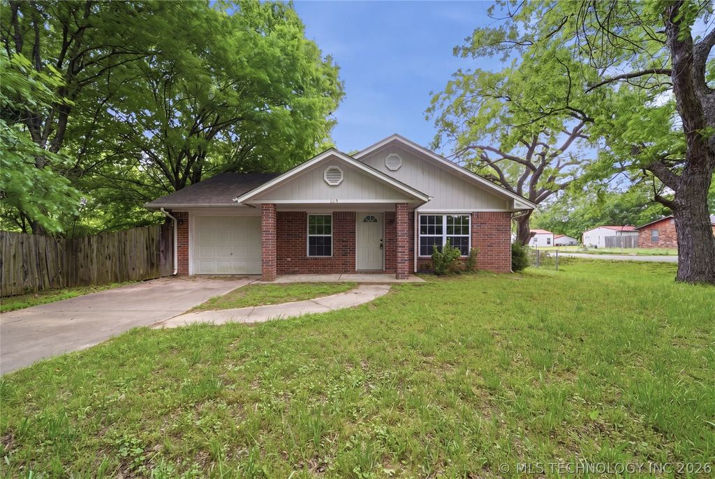 503 Quail Lake Drive, Henryetta, OK 74437