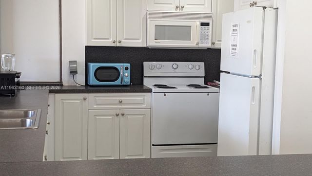 8000 N Sunrise Lakes Drive 309, Sunrise, FL 33322