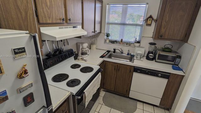 8000 N Sunrise Lakes Drive 309, Sunrise, FL 33322