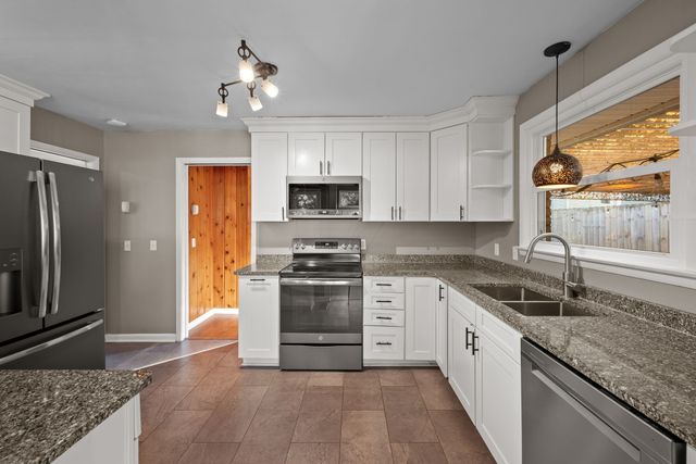 1934 Pinehurst Dr, Nashville, TN 37216