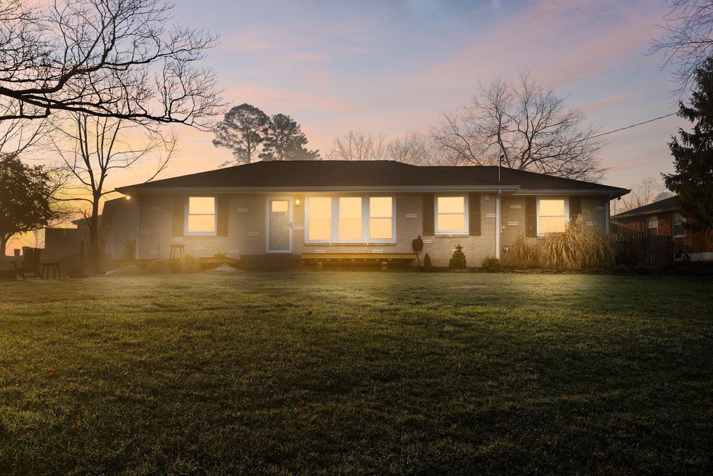 1934 Pinehurst Dr, Nashville, TN 37216