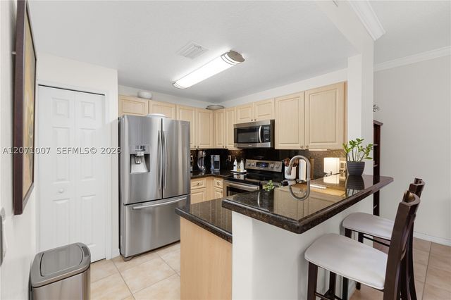 6142 NW 115th Pl 324, Doral, FL 33178