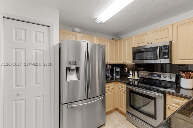 6142 NW 115th Pl 324, Doral, FL 33178