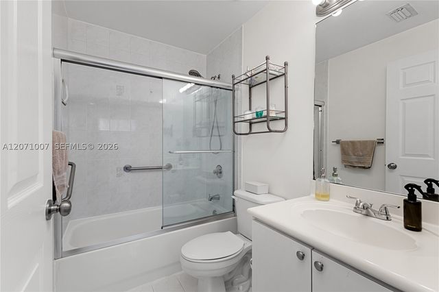 6142 NW 115th Pl 324, Doral, FL 33178