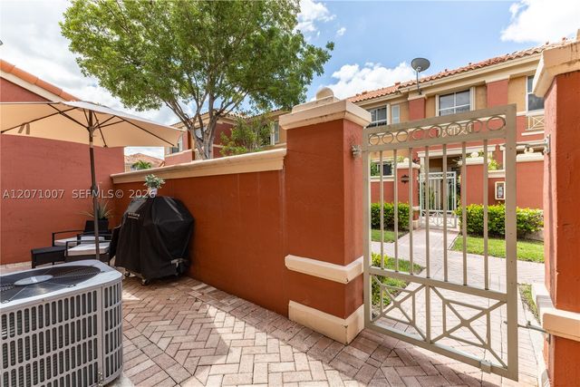 6142 NW 115th Pl 324, Doral, FL 33178