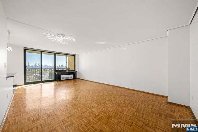 200 Winston Drive 718, Cliffside Park, NJ 07010