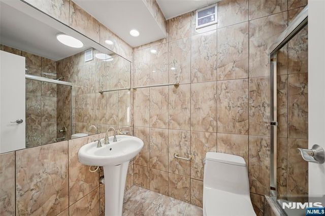 200 Winston Drive 718, Cliffside Park, NJ 07010