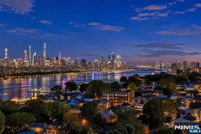 200 Winston Drive 718, Cliffside Park, NJ 07010
