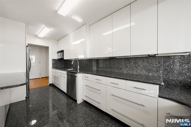200 Winston Drive 718, Cliffside Park, NJ 07010