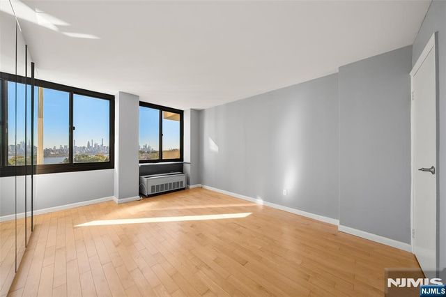 200 Winston Drive 718, Cliffside Park, NJ 07010
