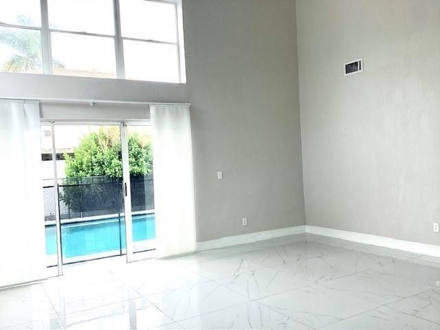 621 Lakeshore Terrace, Davie, FL 33325