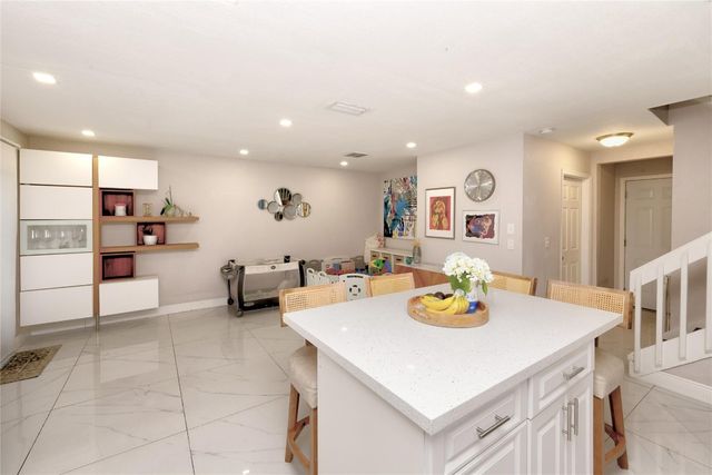 621 Lakeshore Terrace, Davie, FL 33325