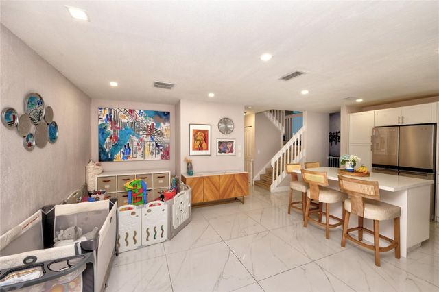 621 Lakeshore Terrace, Davie, FL 33325