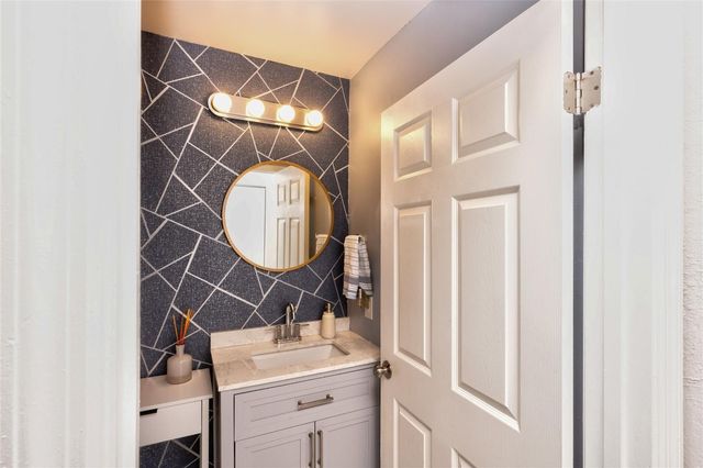 621 Lakeshore Terrace, Davie, FL 33325