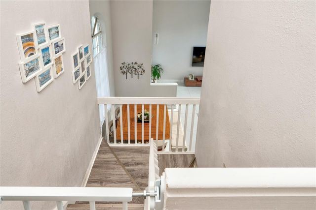 621 Lakeshore Terrace, Davie, FL 33325