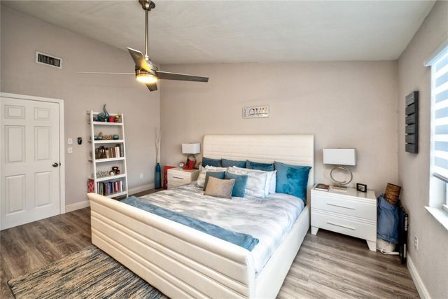 621 Lakeshore Terrace, Davie, FL 33325