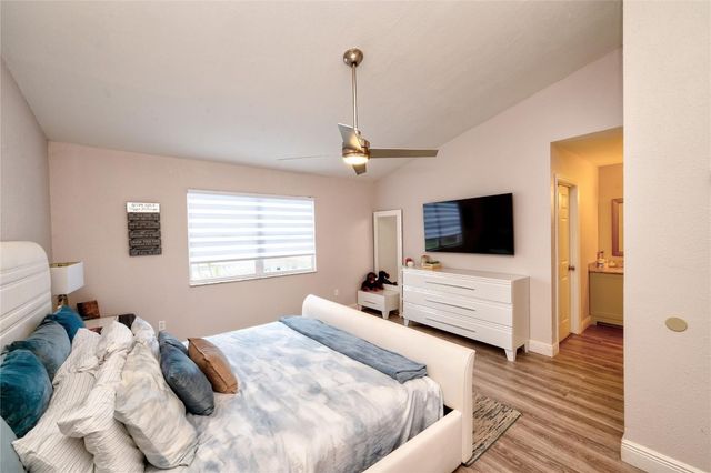 621 Lakeshore Terrace, Davie, FL 33325