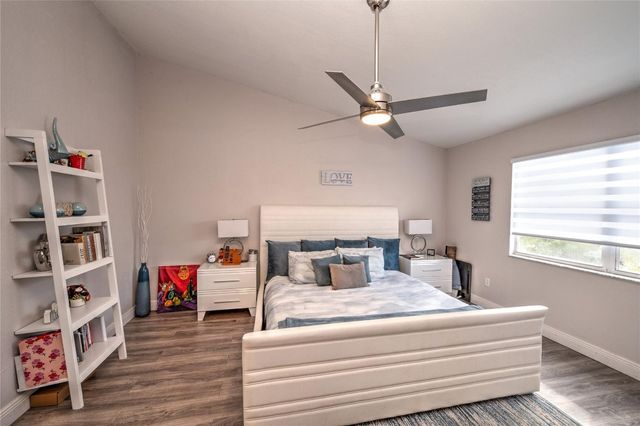 621 Lakeshore Terrace, Davie, FL 33325