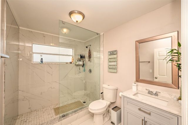 621 Lakeshore Terrace, Davie, FL 33325