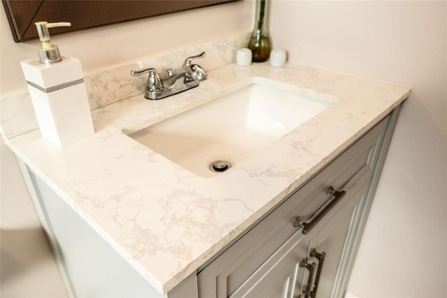 621 Lakeshore Terrace, Davie, FL 33325