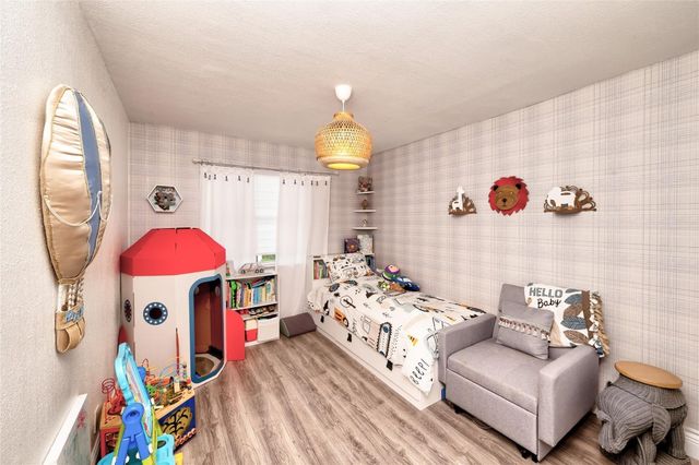 621 Lakeshore Terrace, Davie, FL 33325