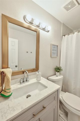 621 Lakeshore Terrace, Davie, FL 33325