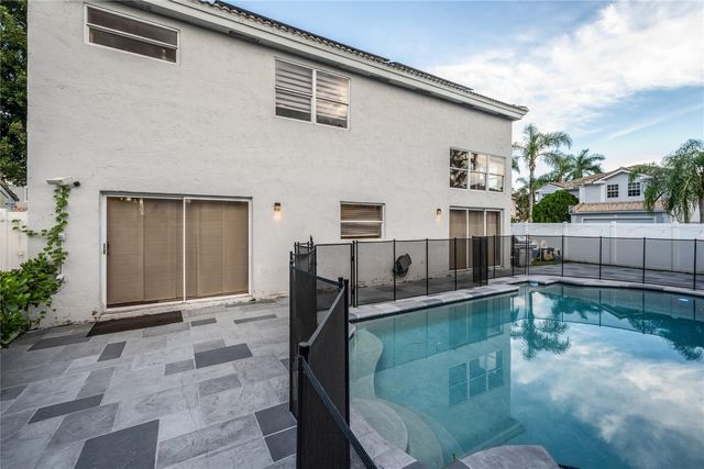 621 Lakeshore Terrace, Davie, FL 33325