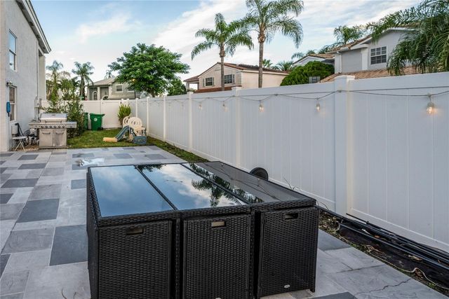 621 Lakeshore Terrace, Davie, FL 33325