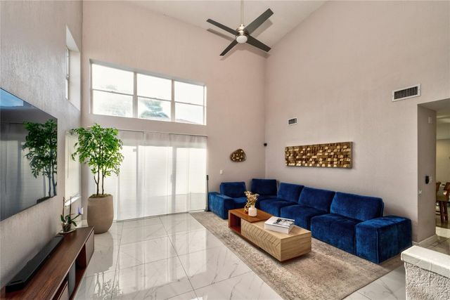 621 Lakeshore Terrace, Davie, FL 33325